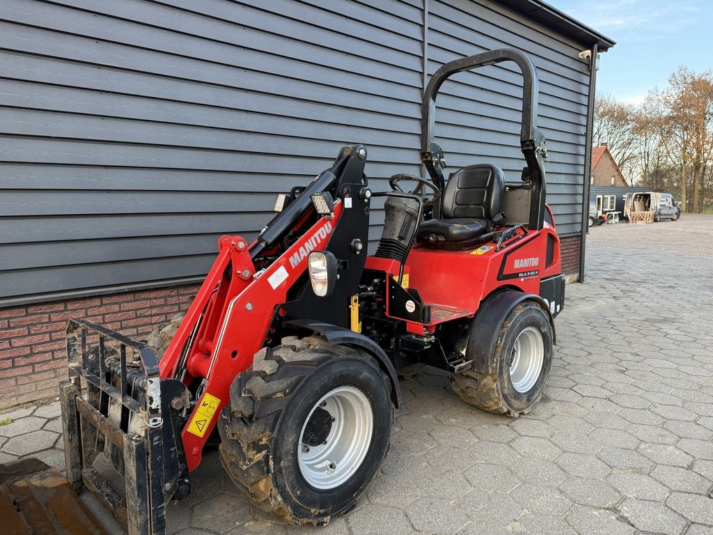 Manitou MLA3-35H minishovel / kniklader