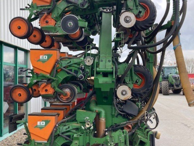 Amazone ED902K mit Fronttank