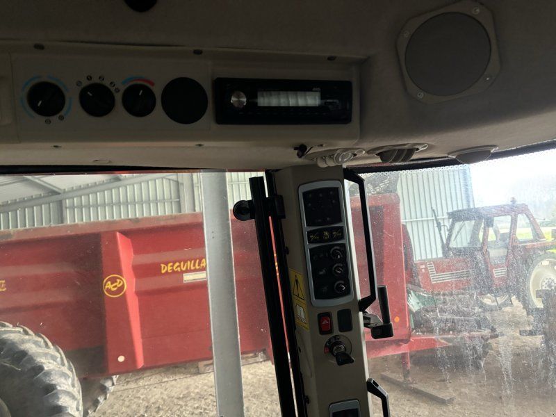 Massey Ferguson 5713S DYNA-4 ESSENTIAL