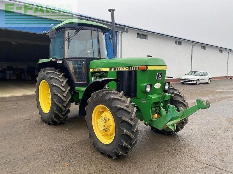John Deere 3140