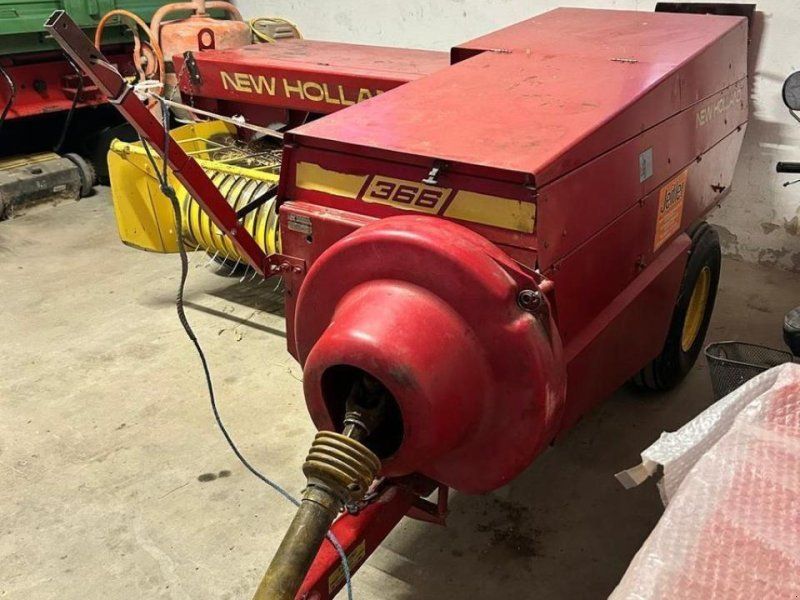 New Holland 366