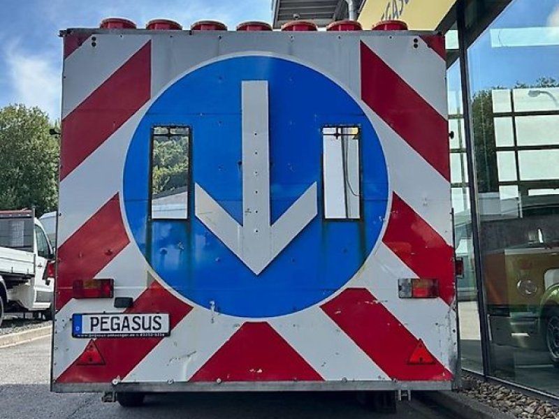 Trebbiner KH 35.52  3,5t Verkehrsleittafel, Umleitung