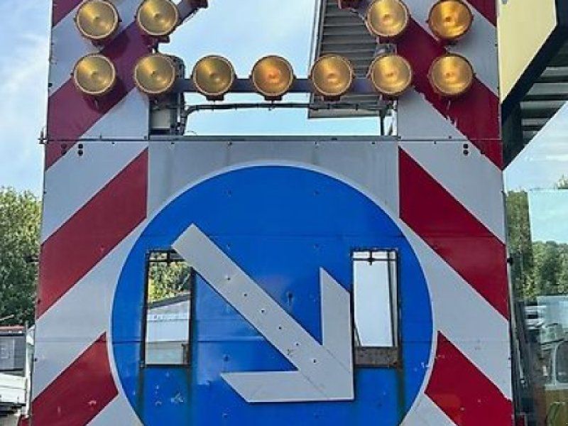 Trebbiner KH 35.52  3,5t Verkehrsleittafel, Umleitung