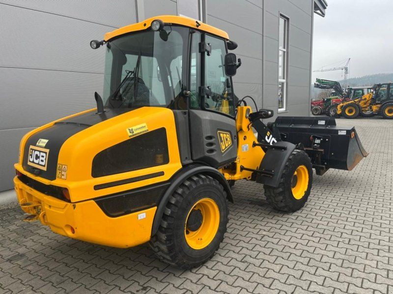 JCB 407