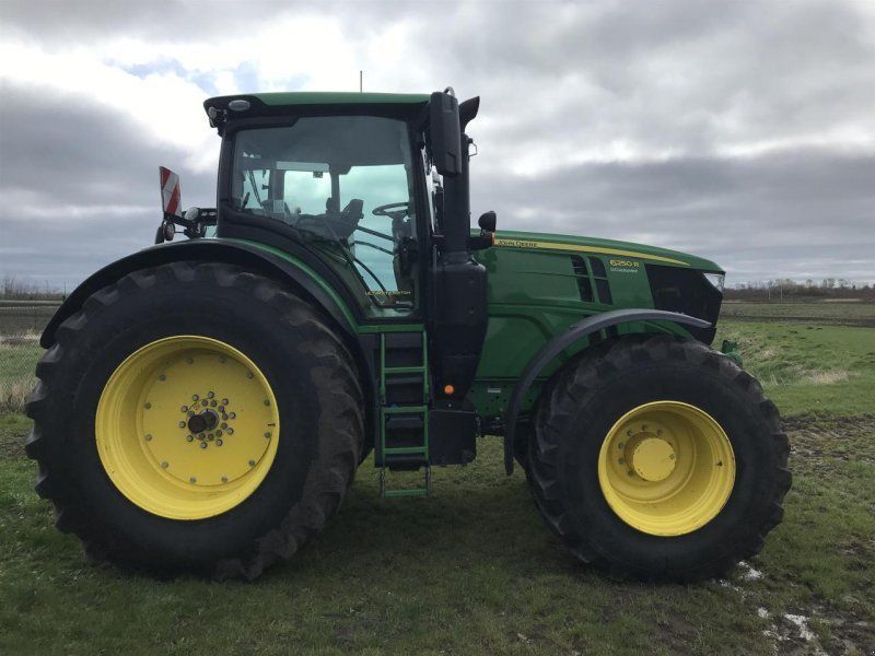 John Deere 6250R
