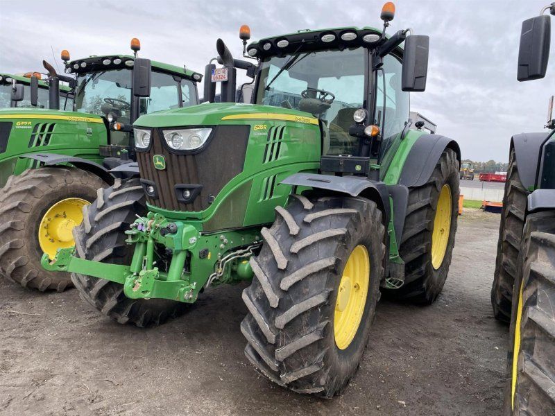 John Deere 6215R