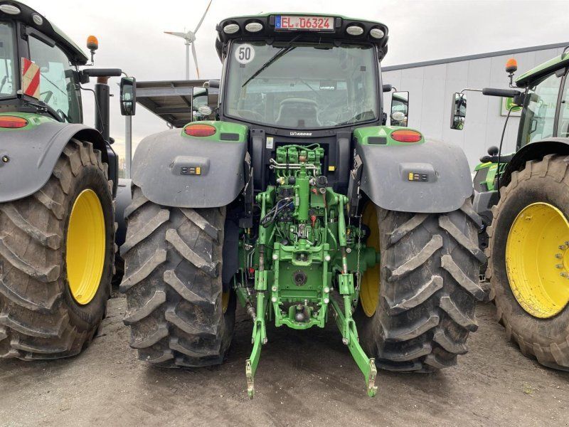 John Deere 6215R