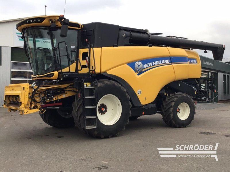 New Holland CX 8.85 + SCHNEIDWERK 7,60M
