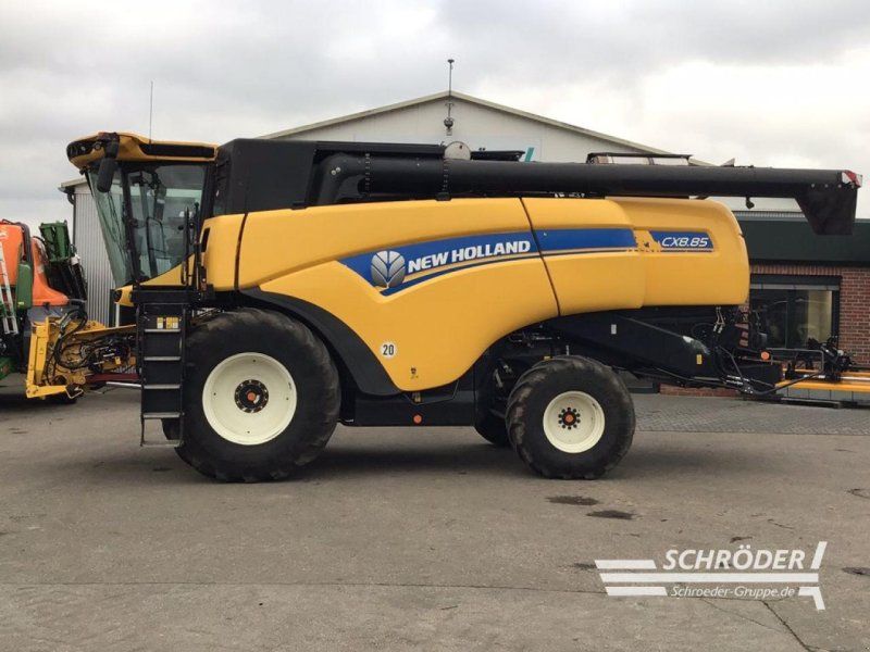New Holland CX 8.85 + SCHNEIDWERK 7,60M