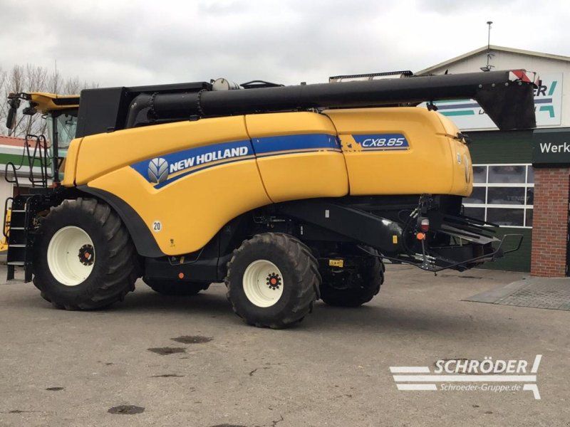 New Holland CX 8.85 + SCHNEIDWERK 7,60M