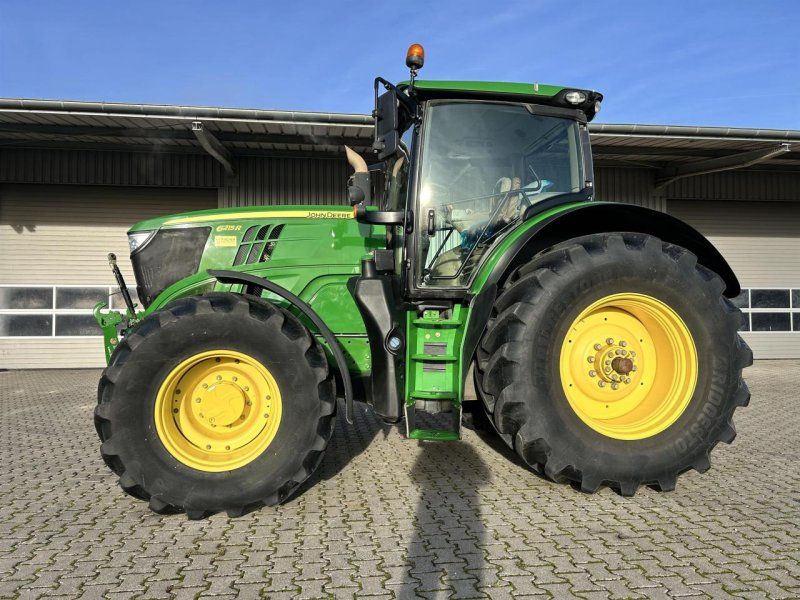 John Deere 6215R