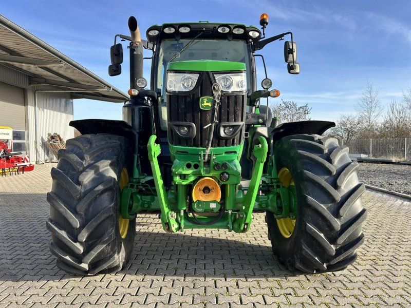 John Deere 6215R