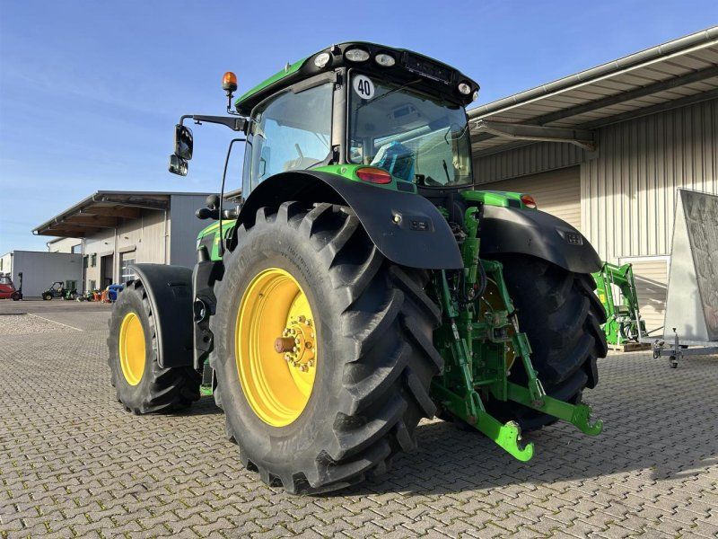 John Deere 6215R