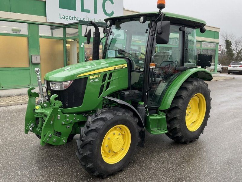 John Deere 5058E