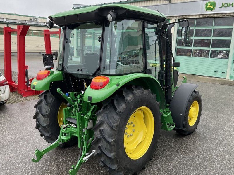 John Deere 5058E