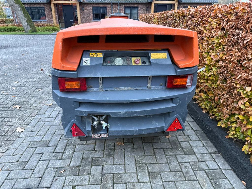 Atlas Copco xas57 mobile compressor