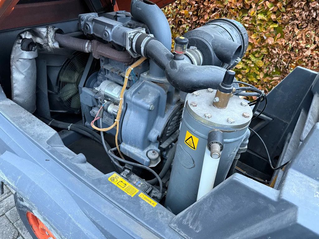 Atlas Copco xas57 mobile compressor