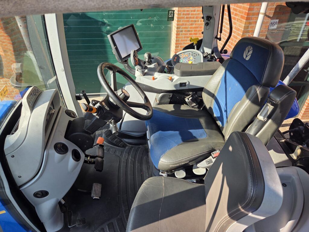 Zeer nette NEWHolland T7.225 (2017) AUtocommand en fronthef