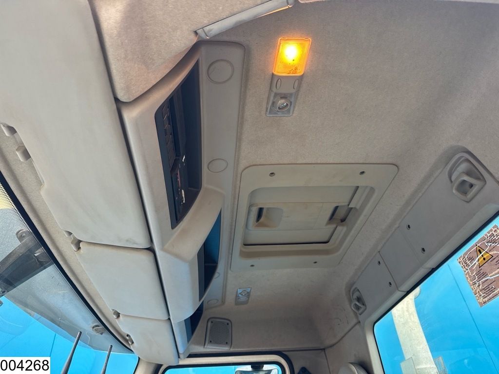 Renault Kerax 410 Dxi 8x4, Leaf suspension, Manual transmission