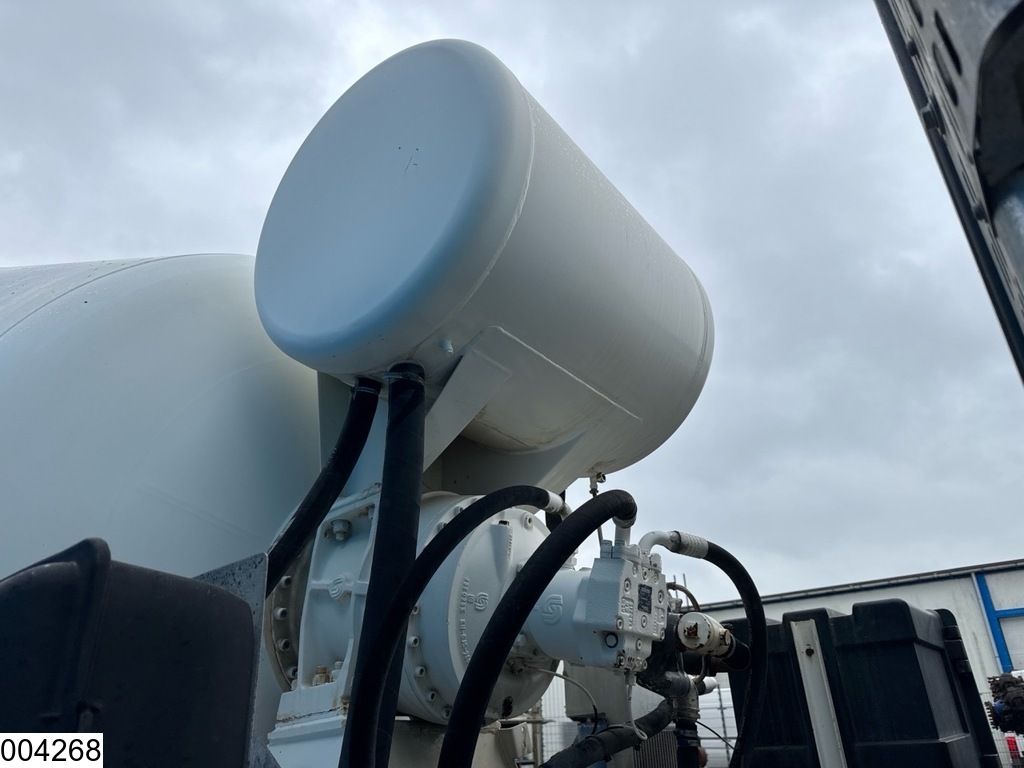 Renault Kerax 410 Dxi 8x4, Leaf suspension, Manual transmission