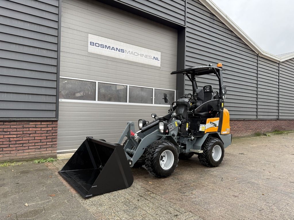 Giant G1500 X-TRA minishovel / kniklader BJ 2024