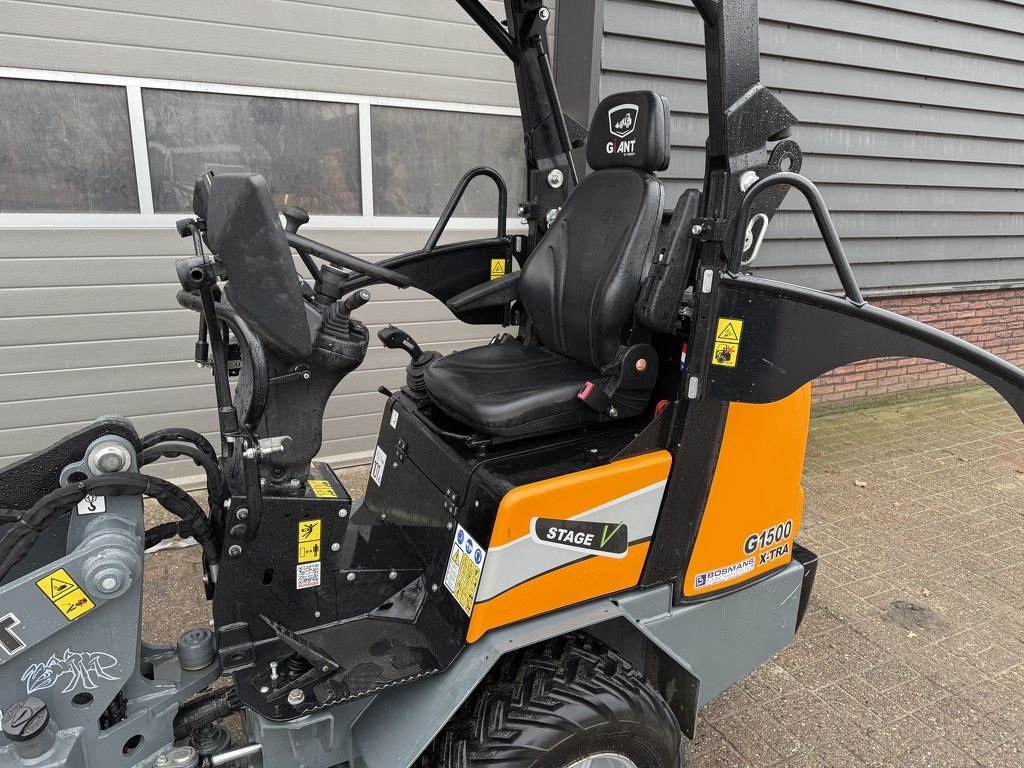 Giant G1500 X-TRA minishovel / kniklader BJ 2024