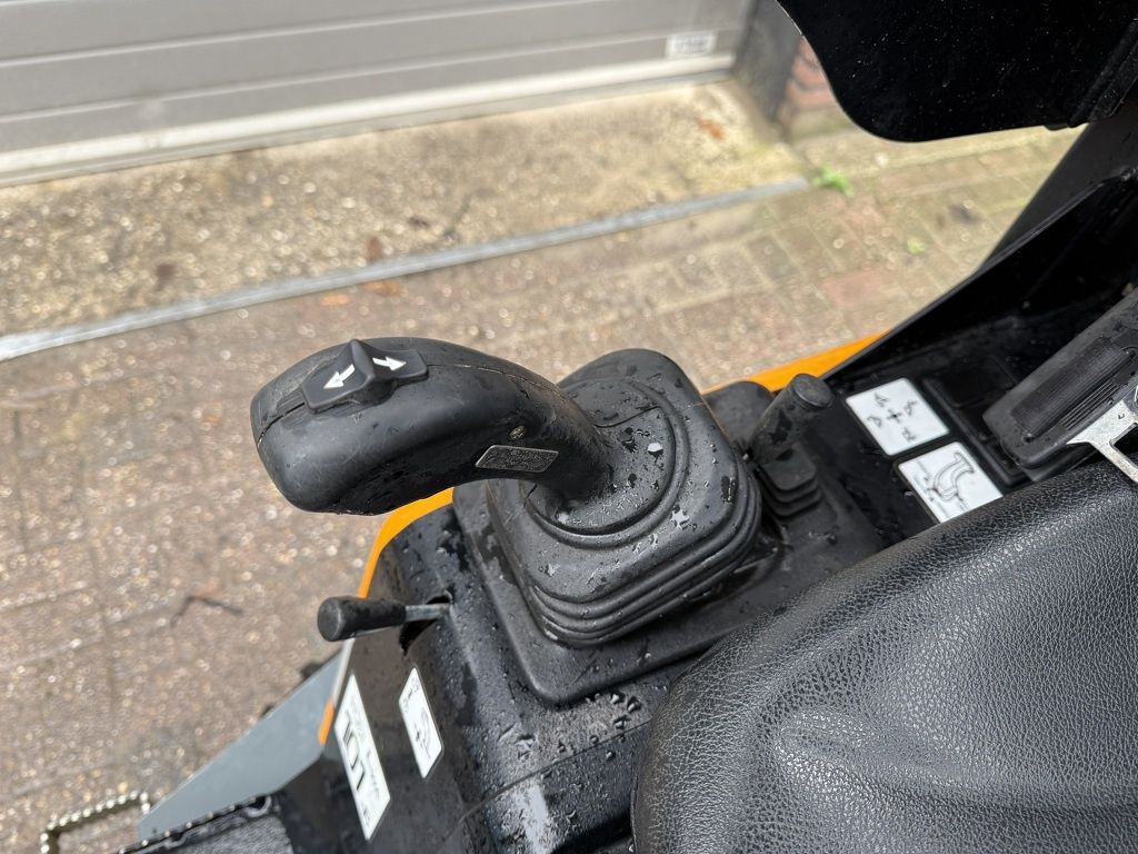 Giant G1500 X-TRA minishovel / kniklader BJ 2024