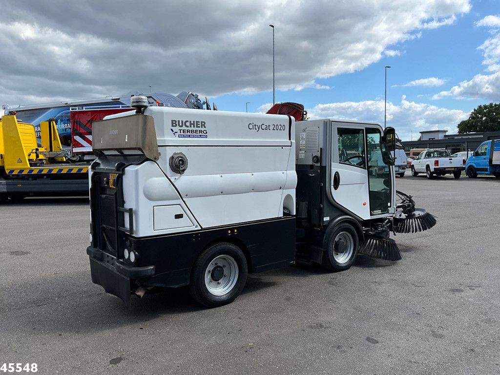 Bucher Citycat 2020 with 3-rd brush