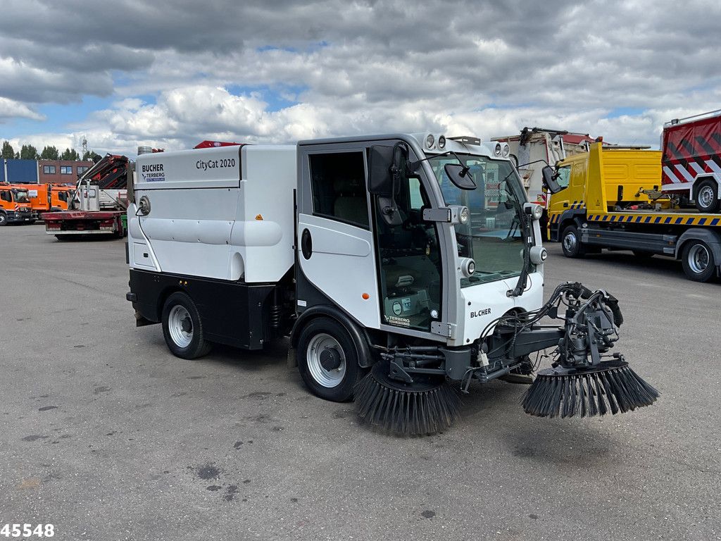 Bucher Citycat 2020 with 3-rd brush