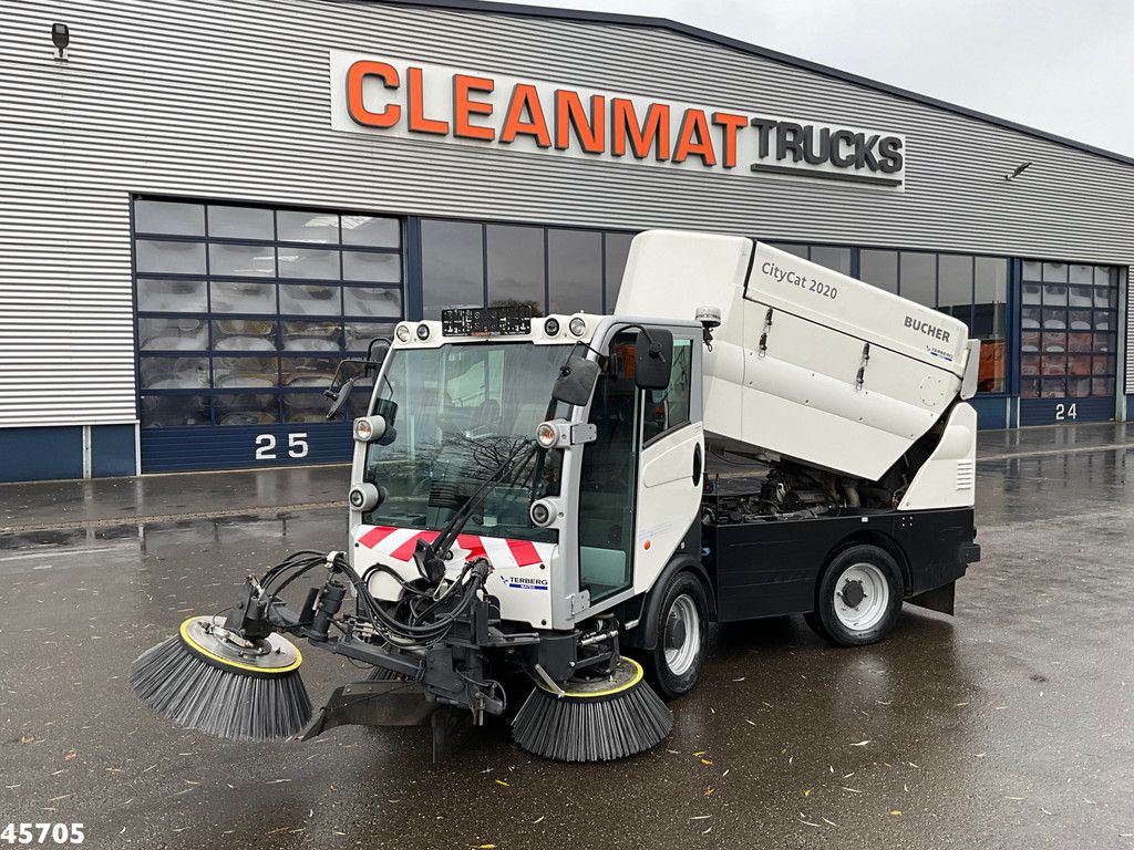 Bucher Citycat 2020 with 3-rd brush
