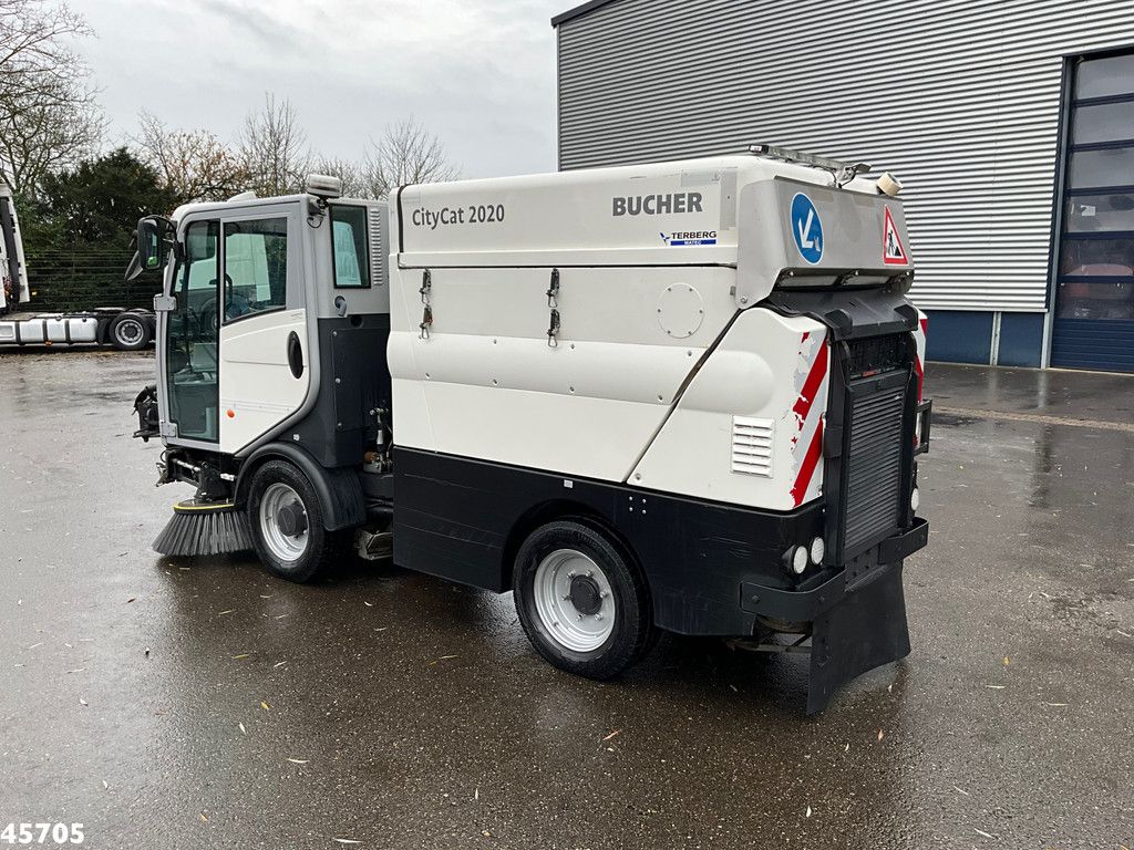 Bucher Citycat 2020 with 3-rd brush