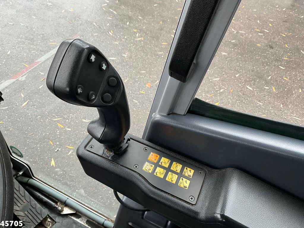 Bucher Citycat 2020 with 3-rd brush