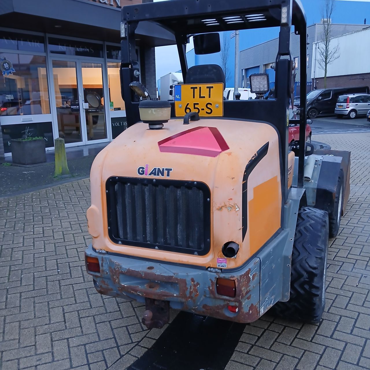 Giant V5003HD Xtra Minishovel.