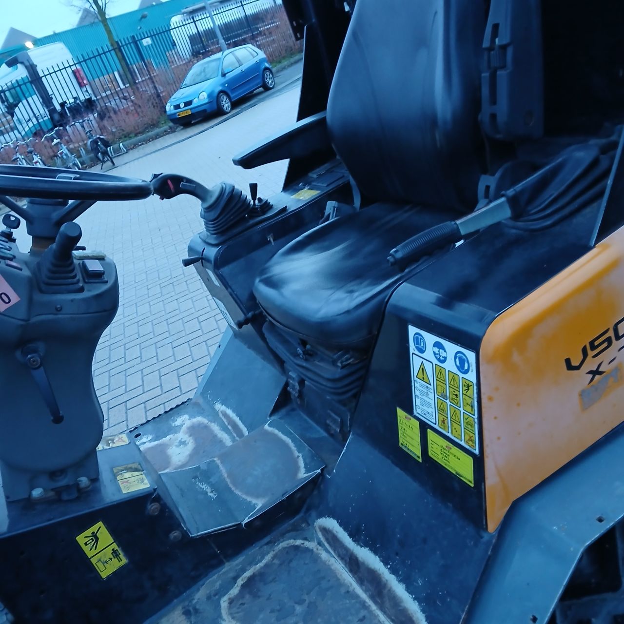 Giant V5003HD Xtra Minishovel.