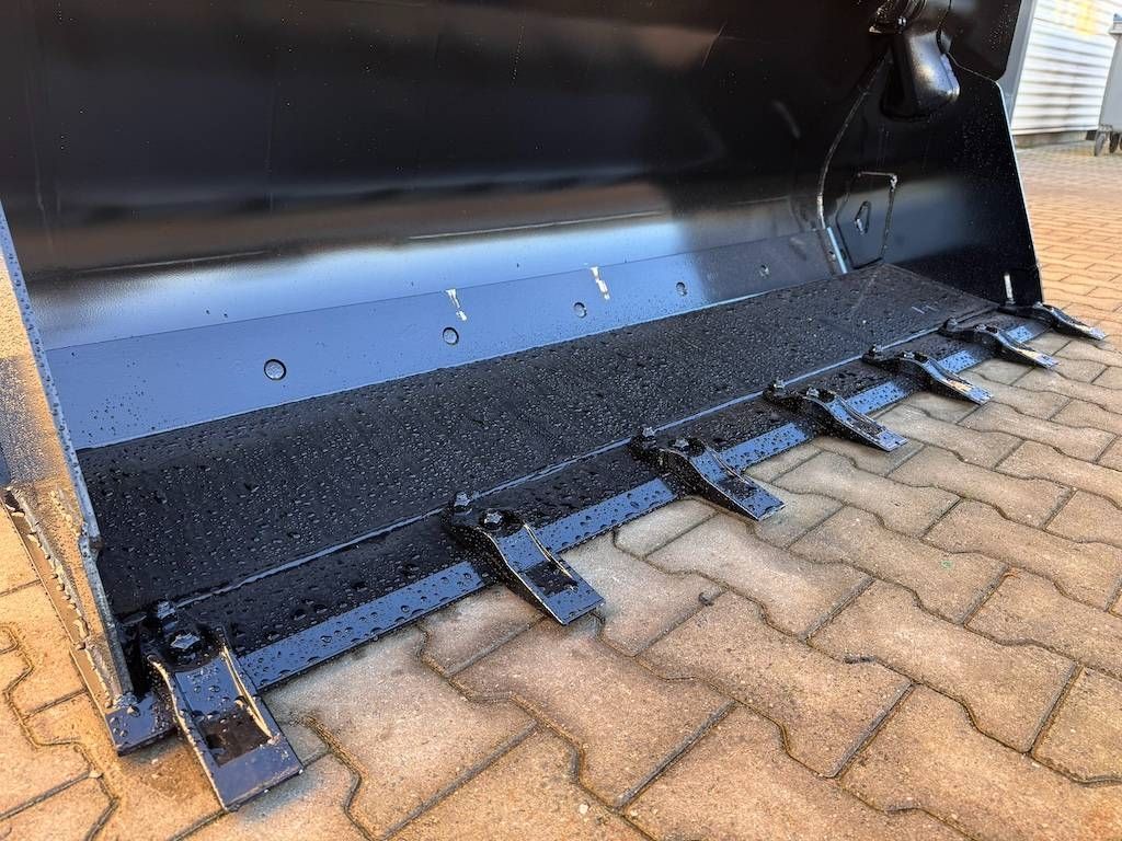 CAT 906 - 908 Multipurpose Bucket