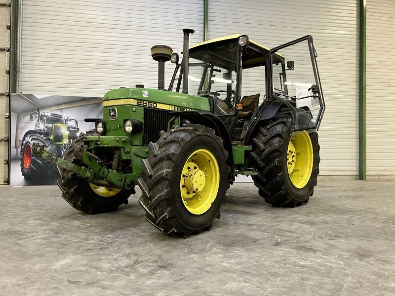 John Deere 2850