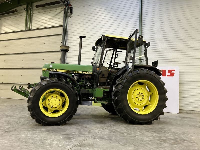 John Deere 2850