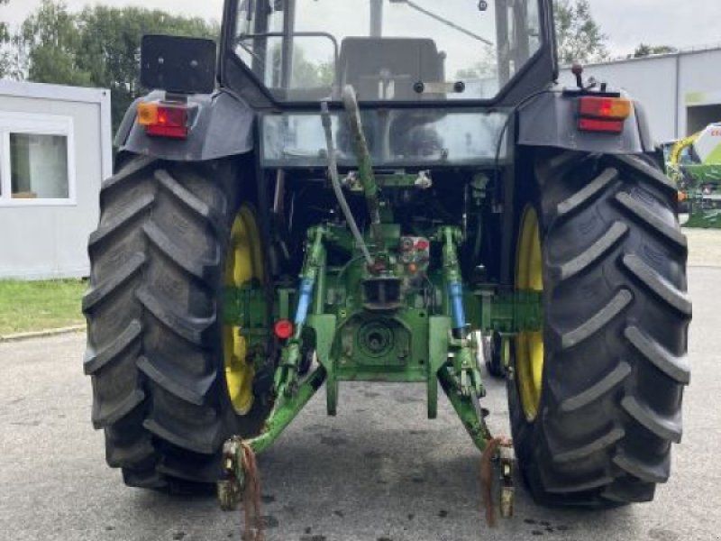 John Deere 2850
