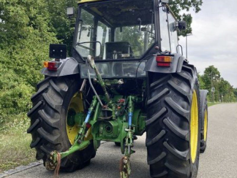 John Deere 2850