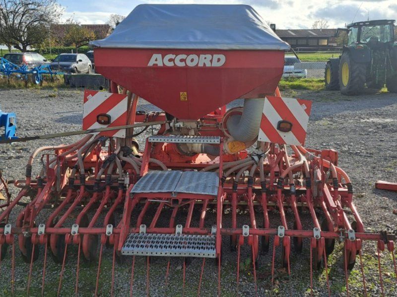 Kuhn HR 3002D +Accord DA Pneumatic