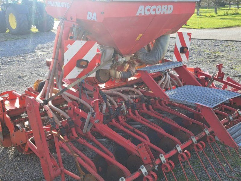 Kuhn HR 3002D +Accord DA Pneumatic