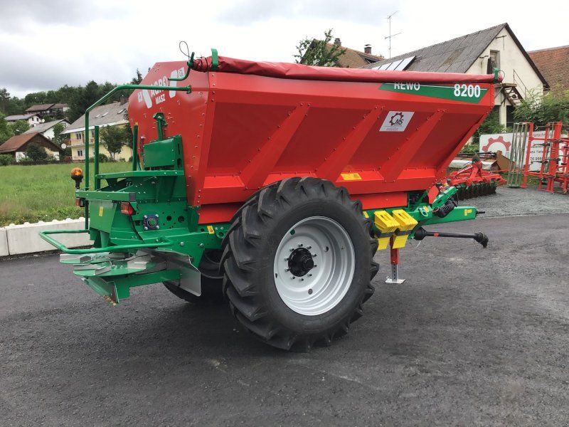 Agro-Masz REWO 8200 Großflächenstreuer Kalk Dünger Streuer
