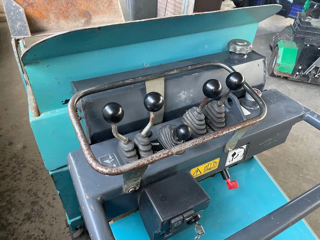 Messersi Rupsdumper CH 2-R Kubota diesel met schep