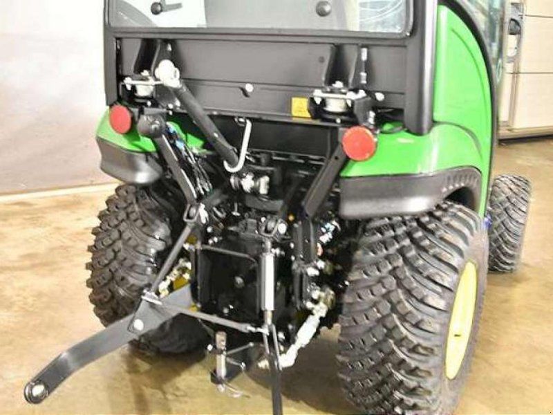 John Deere 1026R TRAKTOR