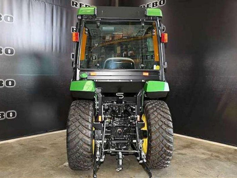John Deere 2032R TRAKTOR