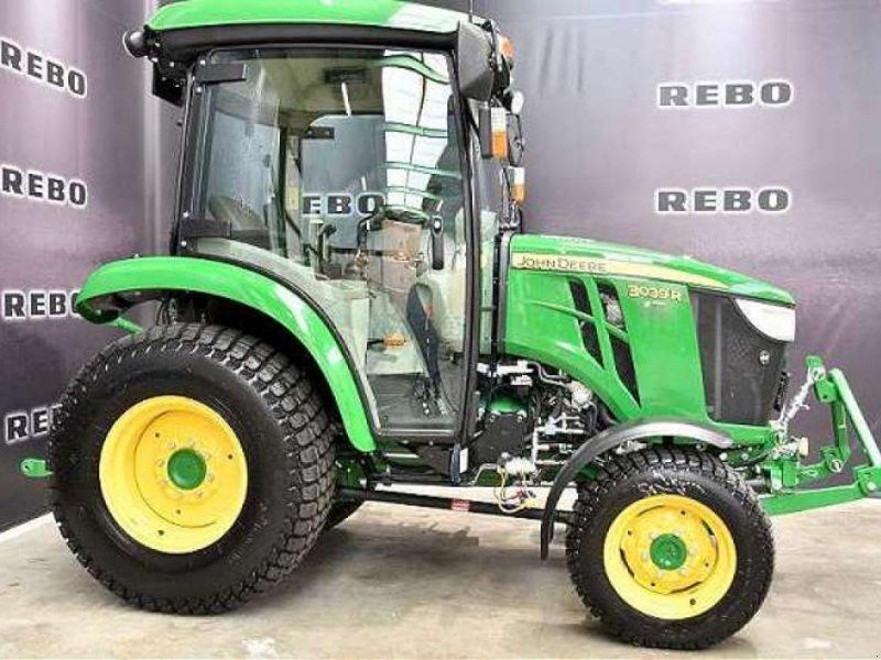 John Deere 3039R TRAKTOR