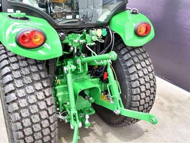 John Deere 3039R TRAKTOR