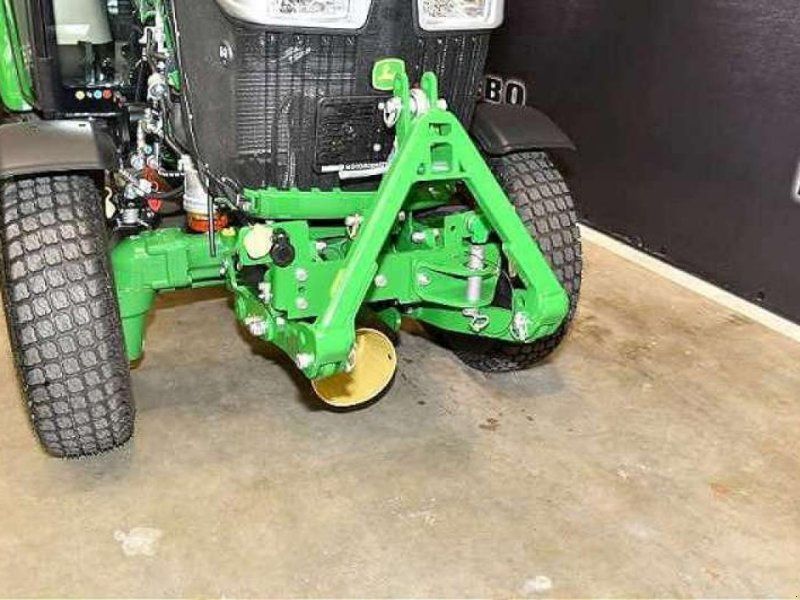 John Deere 3039R TRAKTOR