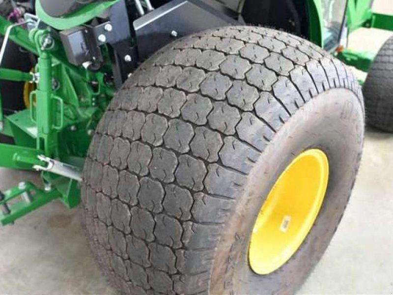 John Deere 4052R TRAKTOR