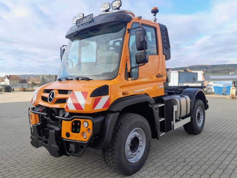 Mercedes-Benz Unimog U 430 mit Jotha Absetzer CombiCon 5018 U